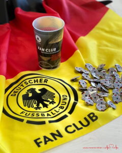 DFB-Fanclub verteilt Spieltagspins für den Guten Zweck